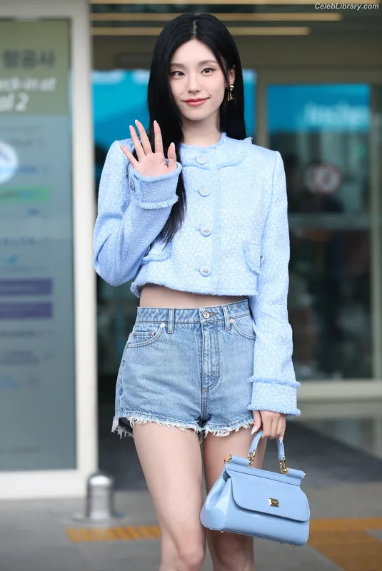 Yeji - ITZY (예지, Hwang Ye-ji) photo 16 of 1028
