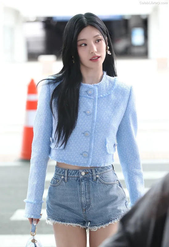 Yeji - ITZY (예지, Hwang Ye-ji) photo 20 of 1028