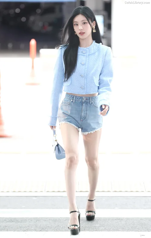 Yeji - ITZY (예지, Hwang Ye-ji) photo 23 of 1028