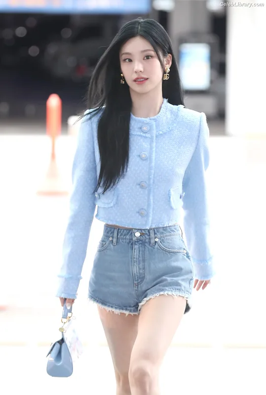 Yeji - ITZY (예지, Hwang Ye-ji) photo 1 of 1028