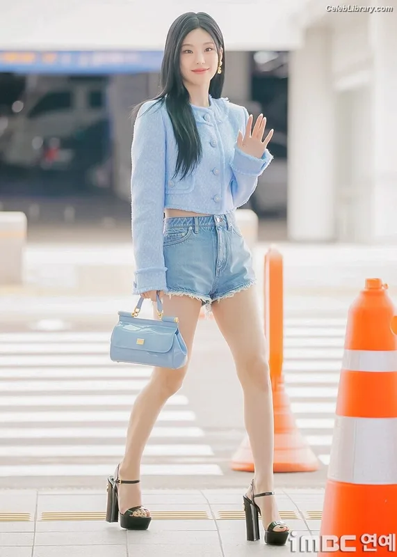 Yeji - ITZY (예지, Hwang Ye-ji) photo 2 of 1028