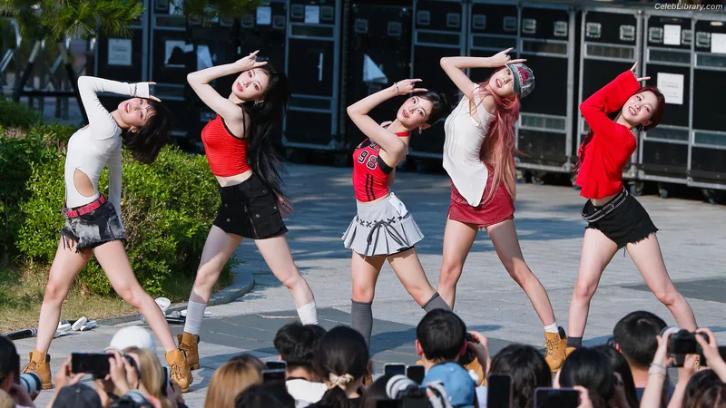 Yeji - ITZY (예지, Hwang Ye-ji) photo 14 of 1028
