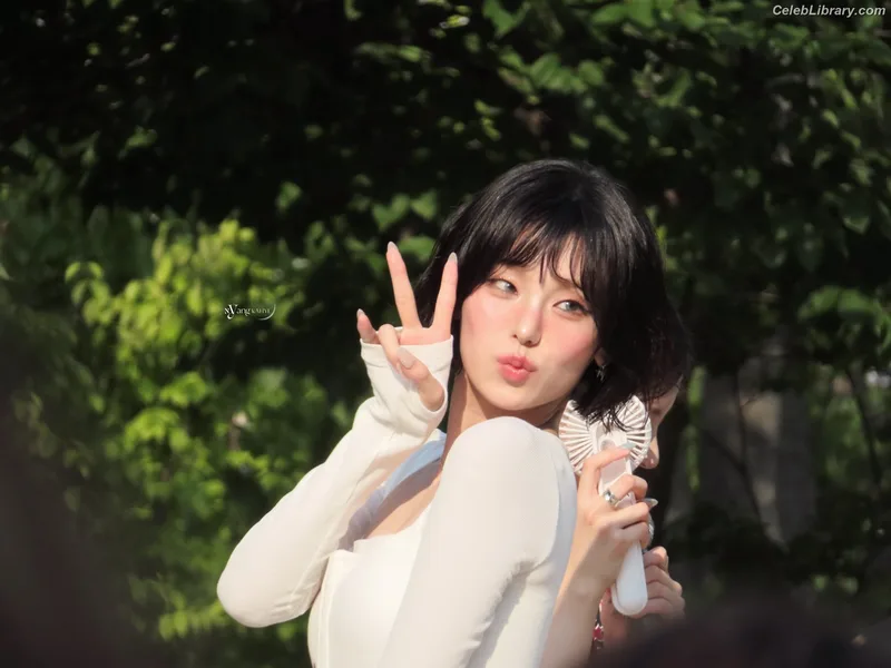 Yeji - ITZY (예지, Hwang Ye-ji) photo 21 of 1028