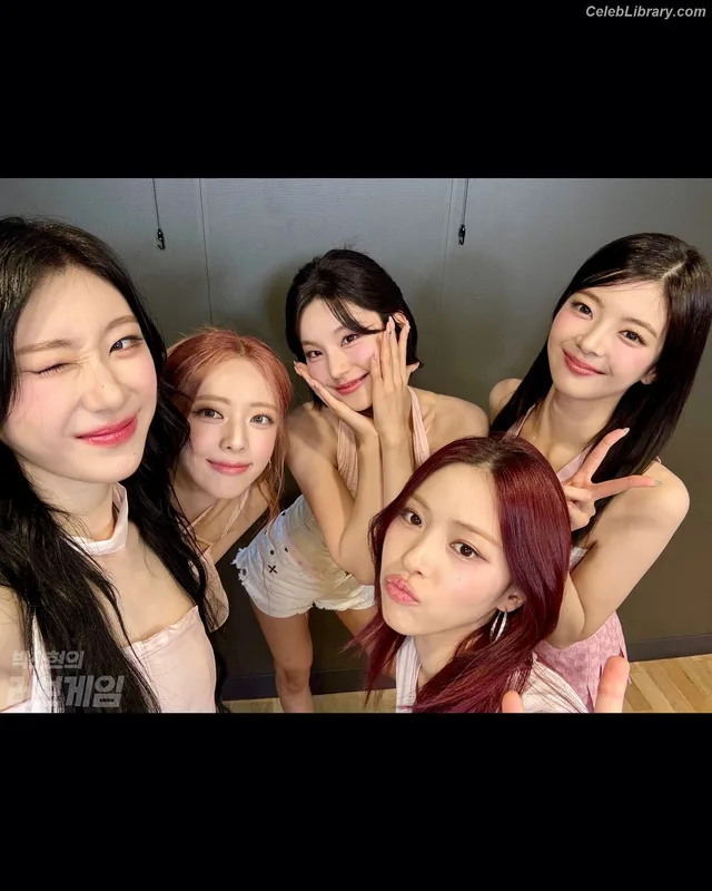 Yeji - ITZY (예지, Hwang Ye-ji) photo 3 of 1028