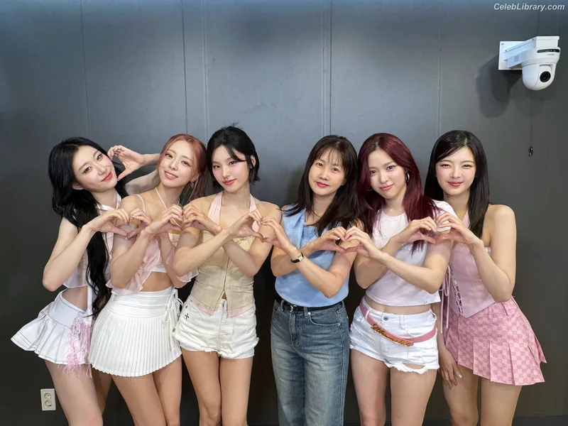 Yeji - ITZY (예지, Hwang Ye-ji) photo 4 of 1028