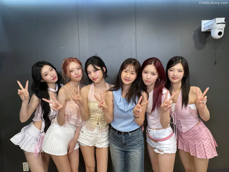 Yeji - ITZY (예지, Hwang Ye-ji) photo 5 of 1028