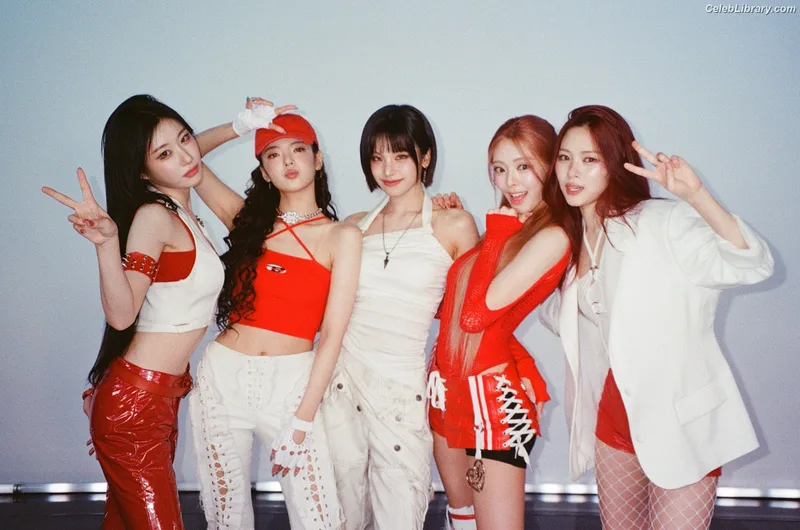 Yeji - ITZY (예지, Hwang Ye-ji) photo 13 of 1028
