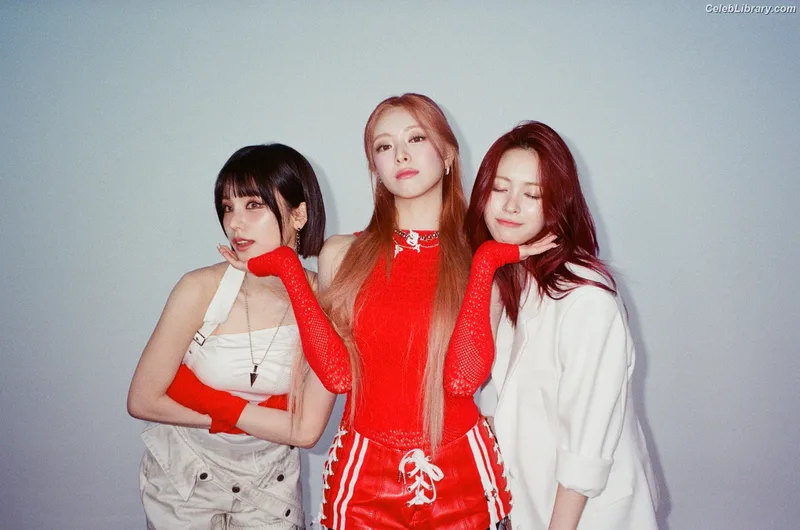 Yeji - ITZY (예지, Hwang Ye-ji) photo 16 of 1028
