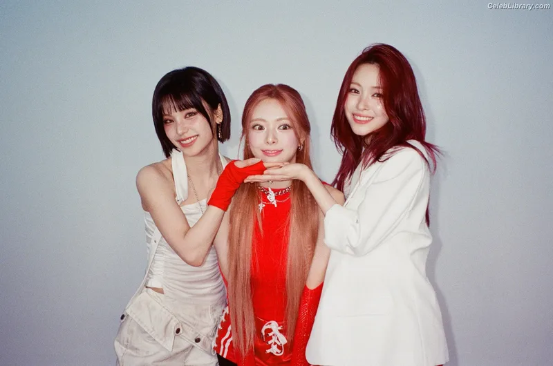 Yeji - ITZY (예지, Hwang Ye-ji) photo 17 of 1028