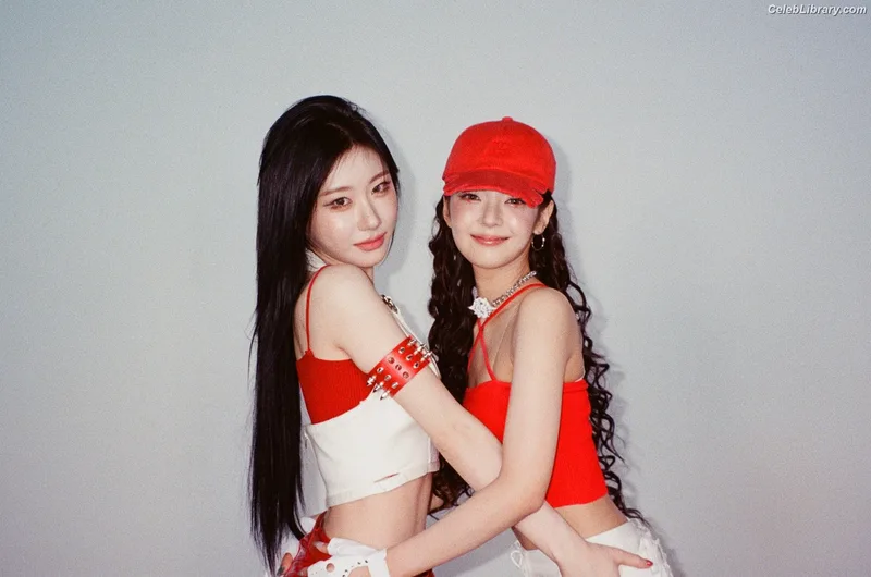 Yeji - ITZY (예지, Hwang Ye-ji) photo 18 of 1028