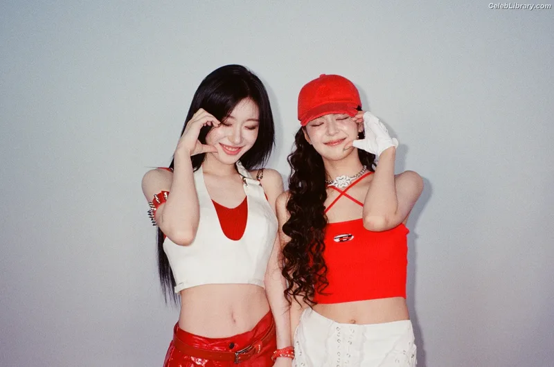Yeji - ITZY (예지, Hwang Ye-ji) photo 19 of 1028
