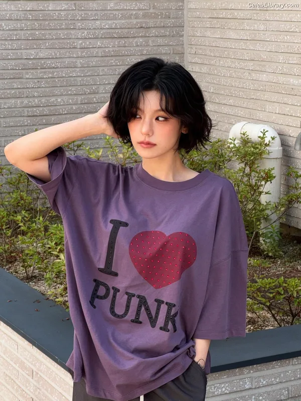 Yeji - ITZY (예지, Hwang Ye-ji) photo 23 of 1028