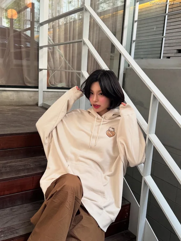 Yeji - ITZY (예지, Hwang Ye-ji) photo 3 of 1028