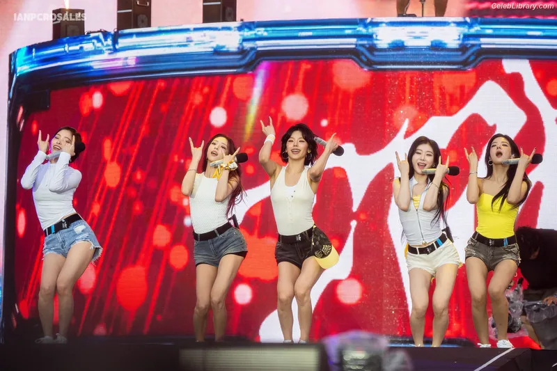 Yeji - ITZY (예지, Hwang Ye-ji) photo 5 of 1028