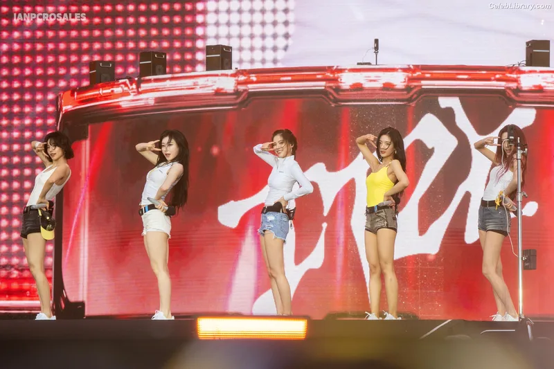 Yeji - ITZY (예지, Hwang Ye-ji) photo 7 of 1028