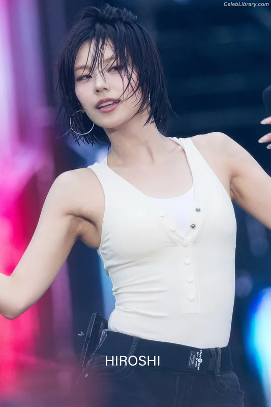 Yeji - ITZY (예지, Hwang Ye-ji) photo 9 of 1028