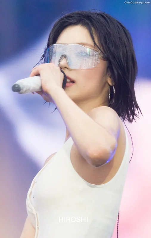 Yeji - ITZY (예지, Hwang Ye-ji) photo 11 of 1028