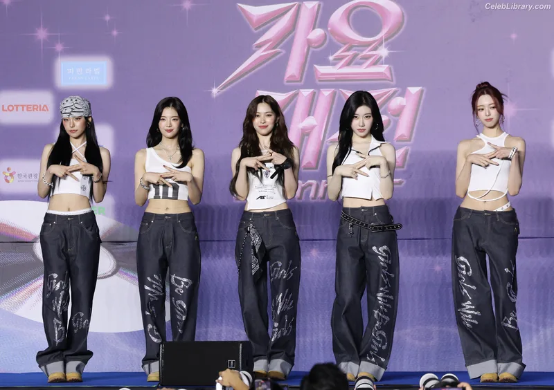 Yeji - ITZY (예지, Hwang Ye-ji) photo 22 of 1028