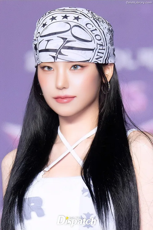 Yeji - ITZY (예지, Hwang Ye-ji) photo 23 of 1028