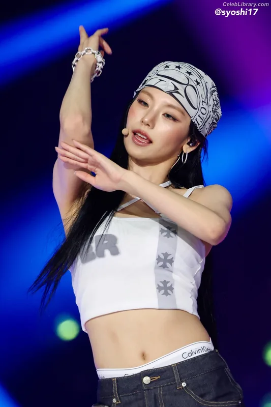 Yeji - ITZY (예지, Hwang Ye-ji) photo 2 of 1028