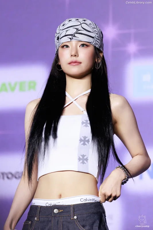 Yeji - ITZY (예지, Hwang Ye-ji) photo 10 of 1028