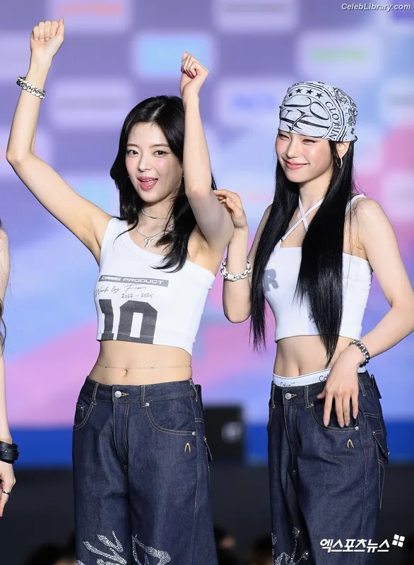 Yeji - ITZY (예지, Hwang Ye-ji) photo 19 of 1028