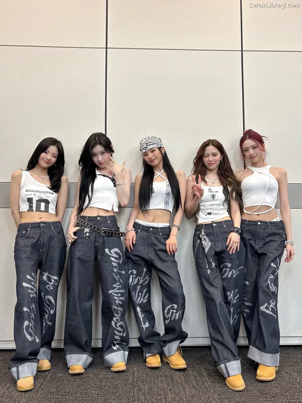 Yeji - ITZY (예지, Hwang Ye-ji) photo 21 of 1028