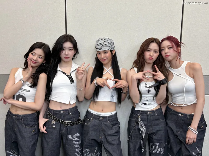 Yeji - ITZY (예지, Hwang Ye-ji) photo 22 of 1028