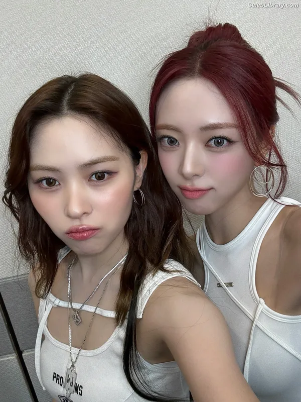 Yeji - ITZY (예지, Hwang Ye-ji) photo 24 of 1028