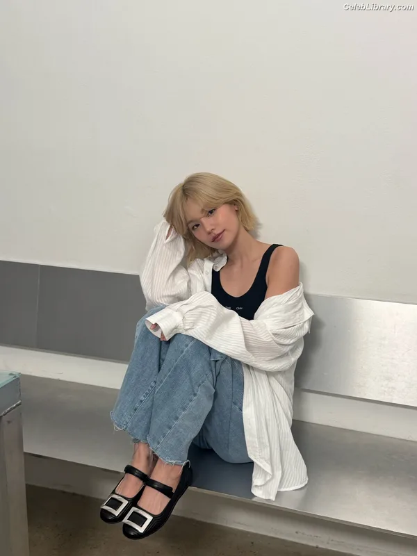 Yeji - ITZY (예지, Hwang Ye-ji) photo 1 of 1028