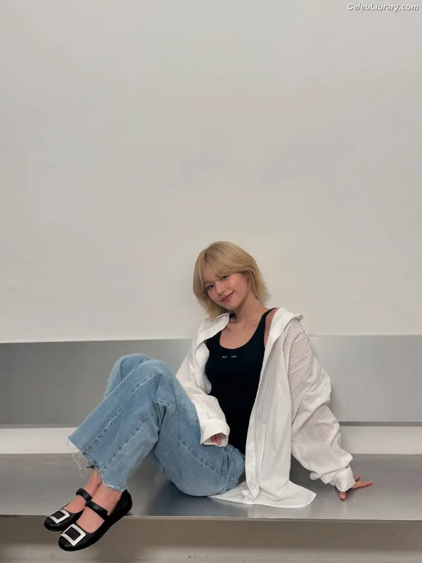 Yeji - ITZY (예지, Hwang Ye-ji) photo 4 of 1028