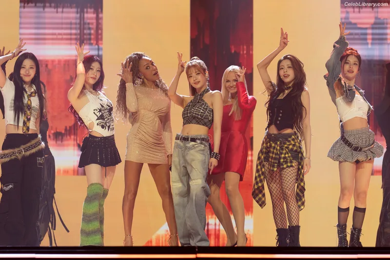 Yeji - ITZY (예지, Hwang Ye-ji) photo 9 of 1028