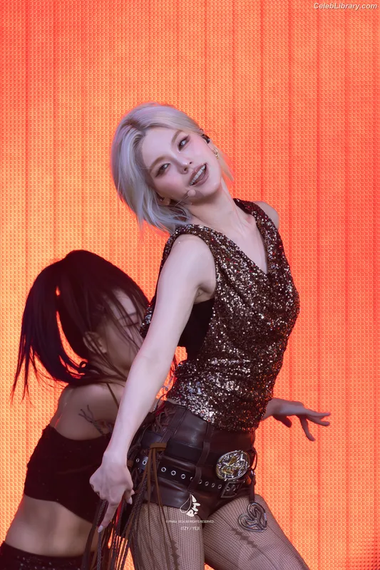 Yeji - ITZY (예지, Hwang Ye-ji) photo 15 of 1028