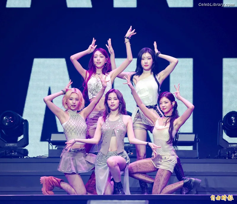 Yeji - ITZY (예지, Hwang Ye-ji) photo 4 of 1028