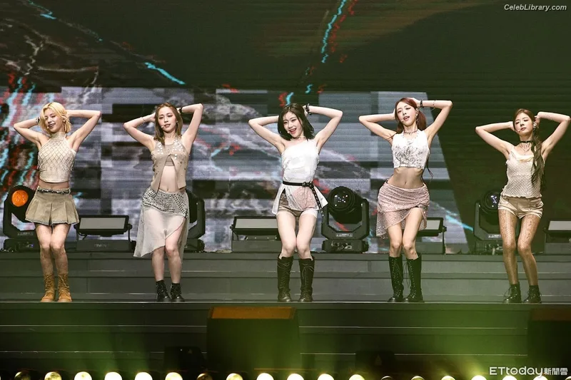 Yeji - ITZY (예지, Hwang Ye-ji) photo 11 of 1028