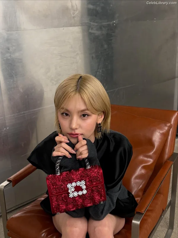 Yeji - ITZY (예지, Hwang Ye-ji) photo 22 of 1028