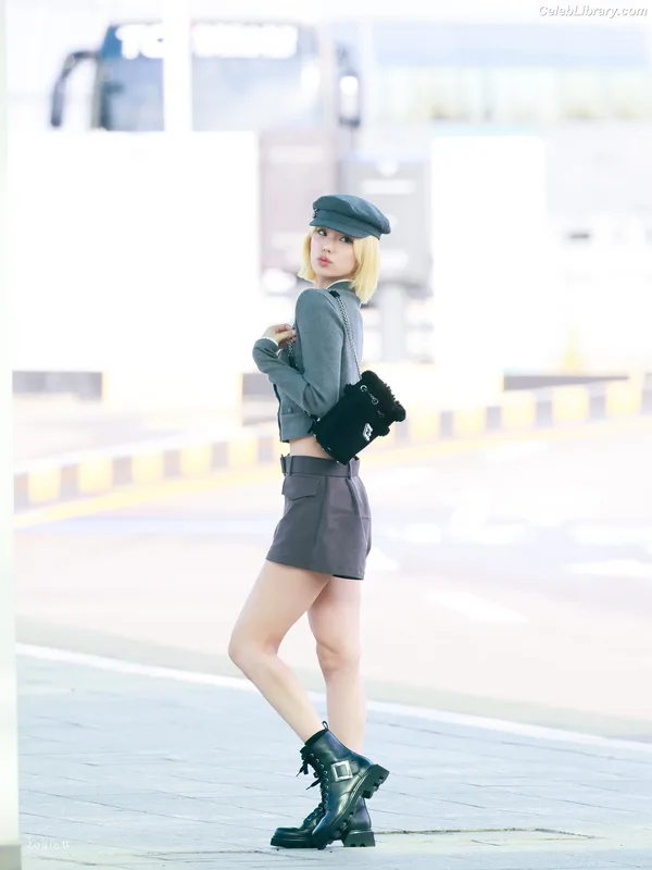 Yeji - ITZY (예지, Hwang Ye-ji) photo 4 of 1028