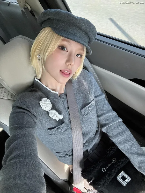 Yeji - ITZY (예지, Hwang Ye-ji) photo 7 of 1028