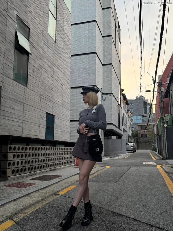 Yeji - ITZY (예지, Hwang Ye-ji) photo 12 of 1028