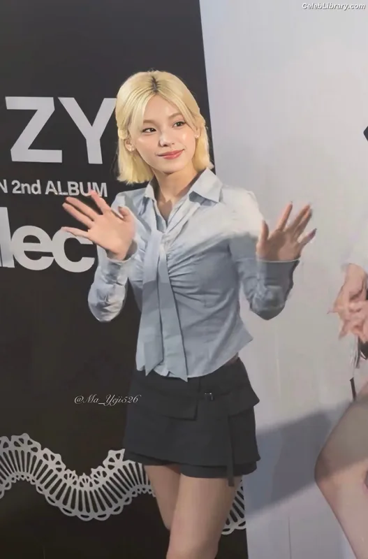 Yeji - ITZY (예지, Hwang Ye-ji) photo 5 of 1028