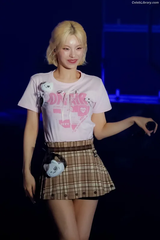 Yeji - ITZY (예지, Hwang Ye-ji) photo 9 of 1028