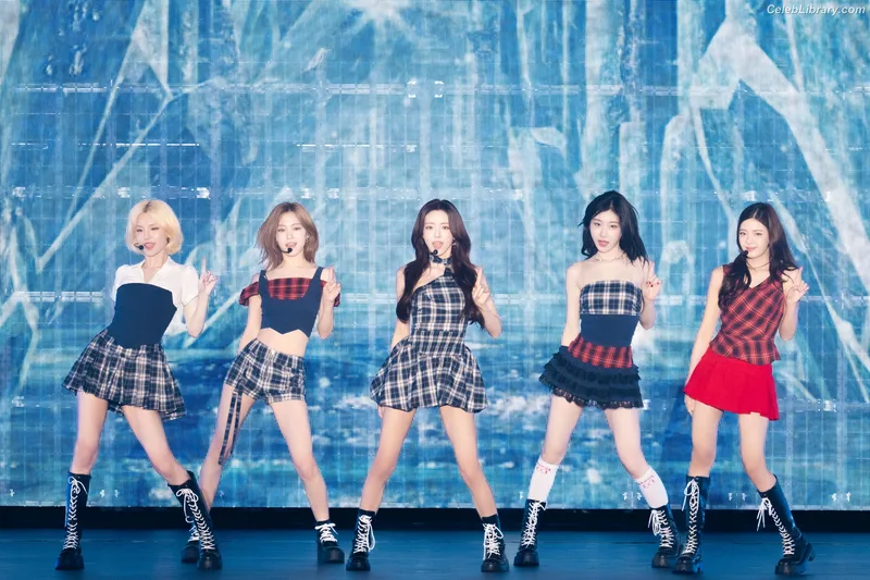 Yeji - ITZY (예지, Hwang Ye-ji) photo 19 of 1028