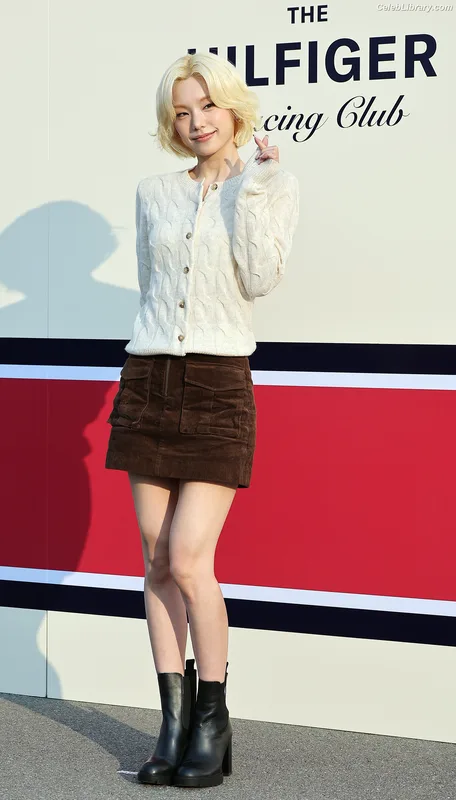 Yeji - ITZY (예지, Hwang Ye-ji) photo 16 of 1028