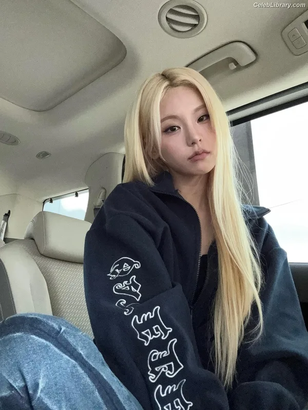 Yeji - ITZY (예지, Hwang Ye-ji) photo 18 of 1028