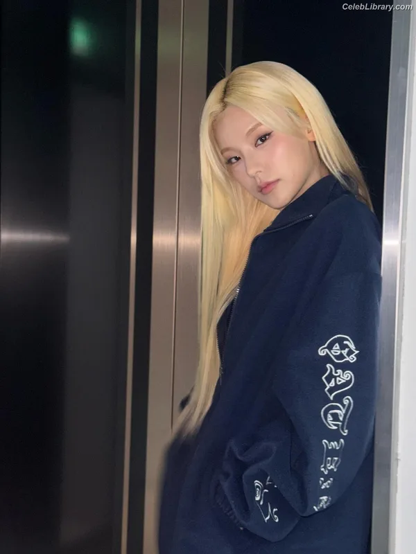 Yeji - ITZY (예지, Hwang Ye-ji) photo 21 of 1028