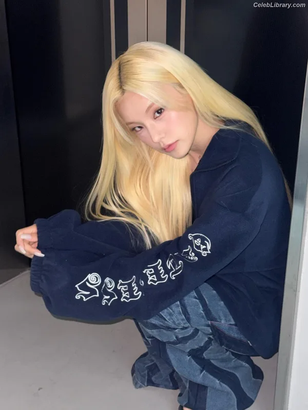 Yeji - ITZY (예지, Hwang Ye-ji) photo 23 of 1028