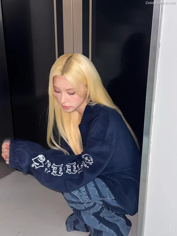 Yeji - ITZY (예지, Hwang Ye-ji) photo 24 of 1028