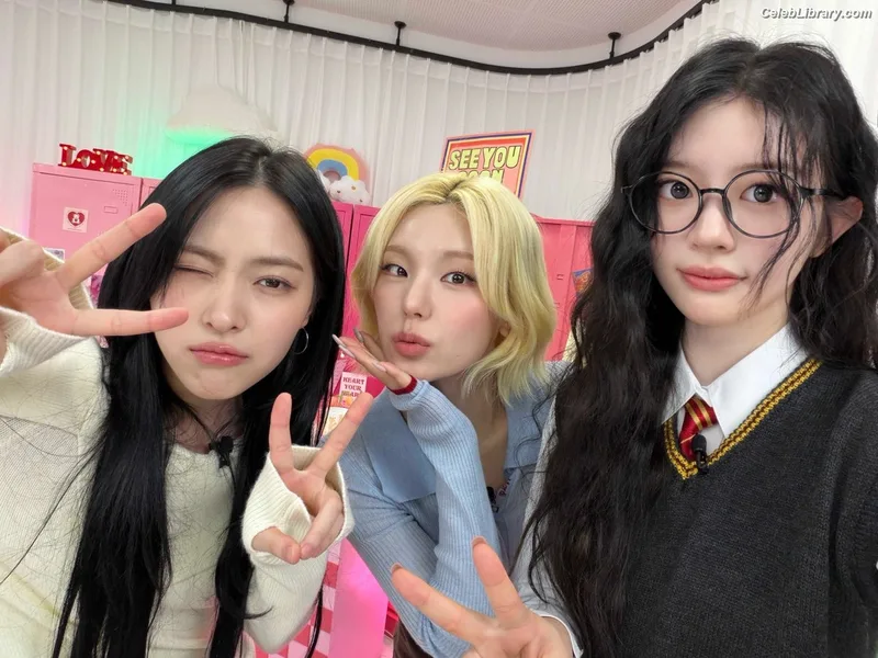 Yeji - ITZY (예지, Hwang Ye-ji) photo 6 of 1028