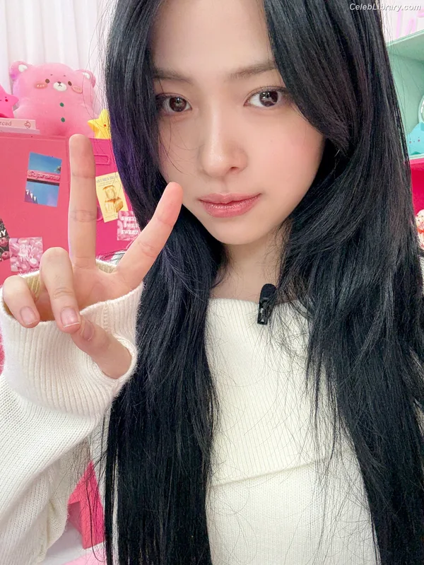 Yeji - ITZY (예지, Hwang Ye-ji) photo 9 of 1028