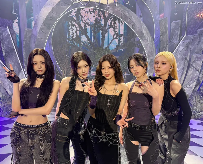 Yeji - ITZY (예지, Hwang Ye-ji) photo 12 of 1028